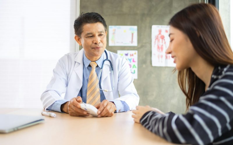 DOCTOR PATIENT WOMAN ELDER